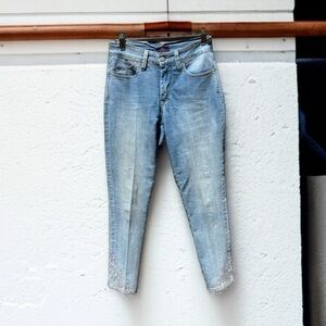 🌻NYDJ Light Wash Embroidered Ankle Jeans Size 0